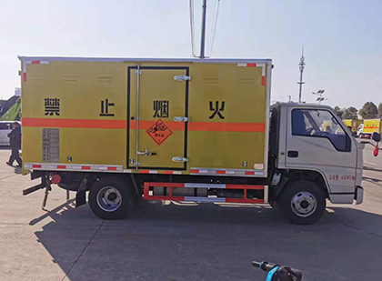 汝城爆破器材运输车技术升级与安全合规新趋势
